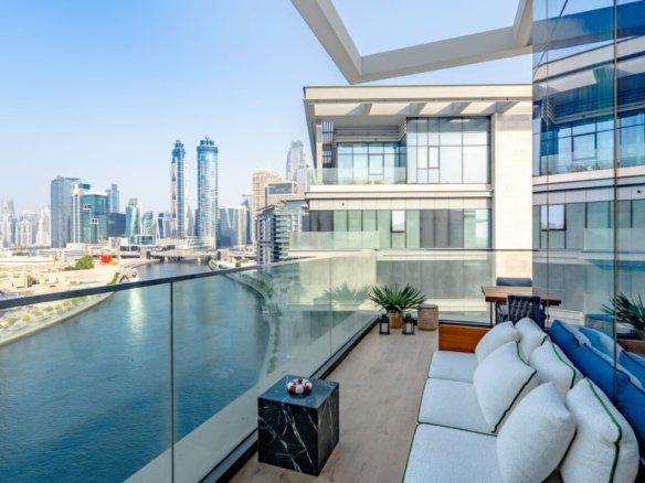 Luxury 3 Bedroom Fully Renovated Sea View Apartment for Sale in Dubai