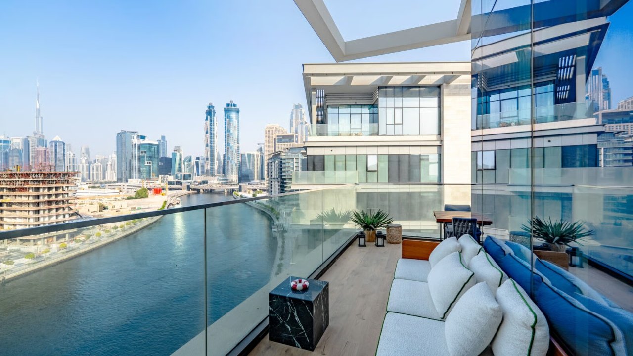 Luxury 3 Bedroom Fully Renovated Sea View Apartment for Sale in Dubai